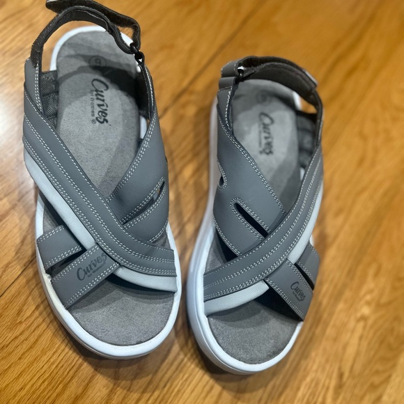CURVES for Women, shape up, rocker style. 
 Gray Sandals 9 - Picture 7 of 7
